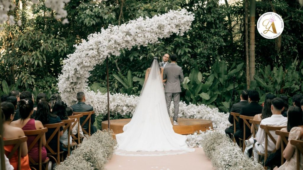 sculptural florals luxury wedding ceremony